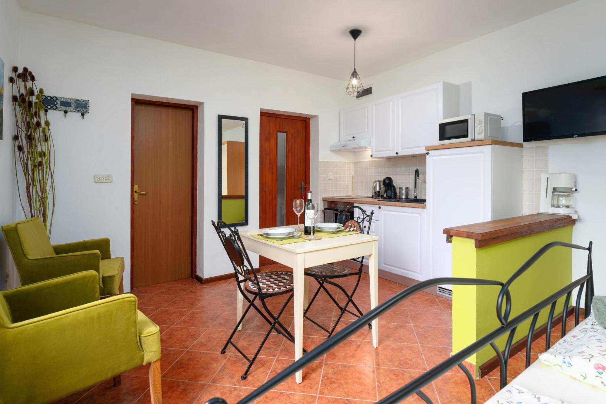 Studio Apartment เวอร์ซาร์ ภายนอก รูปภาพ
