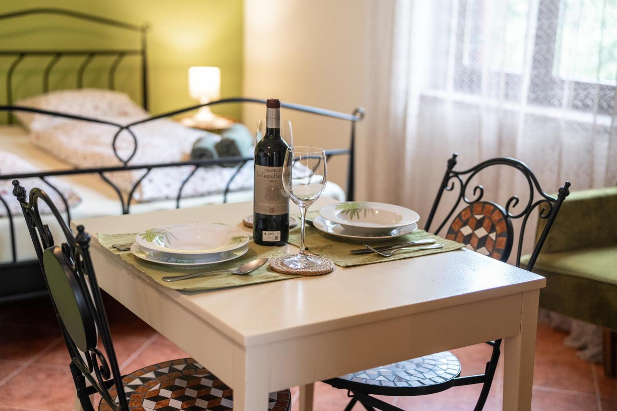 Studio Apartment เวอร์ซาร์ ภายนอก รูปภาพ