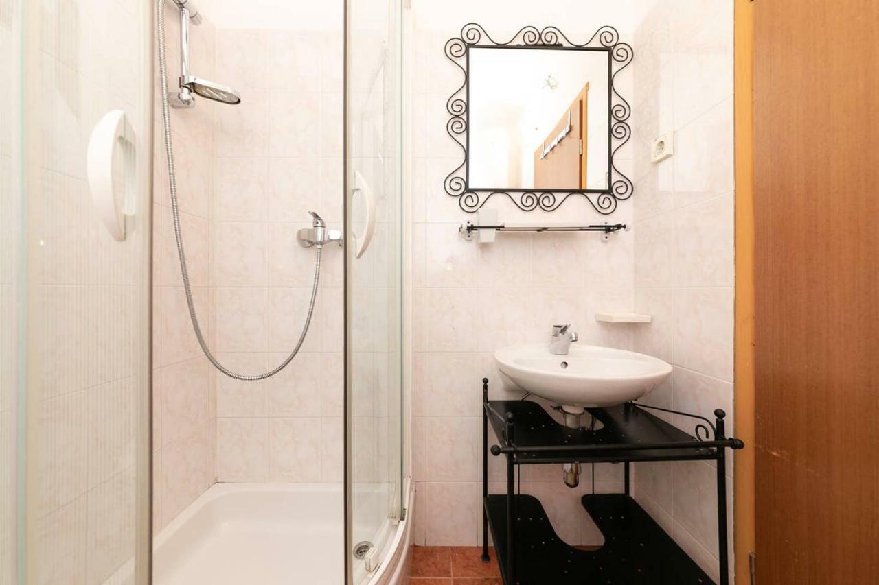 Studio Apartment เวอร์ซาร์ ภายนอก รูปภาพ